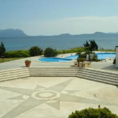 Due Passi Dal Mare A Sabba E Sa Pedra *